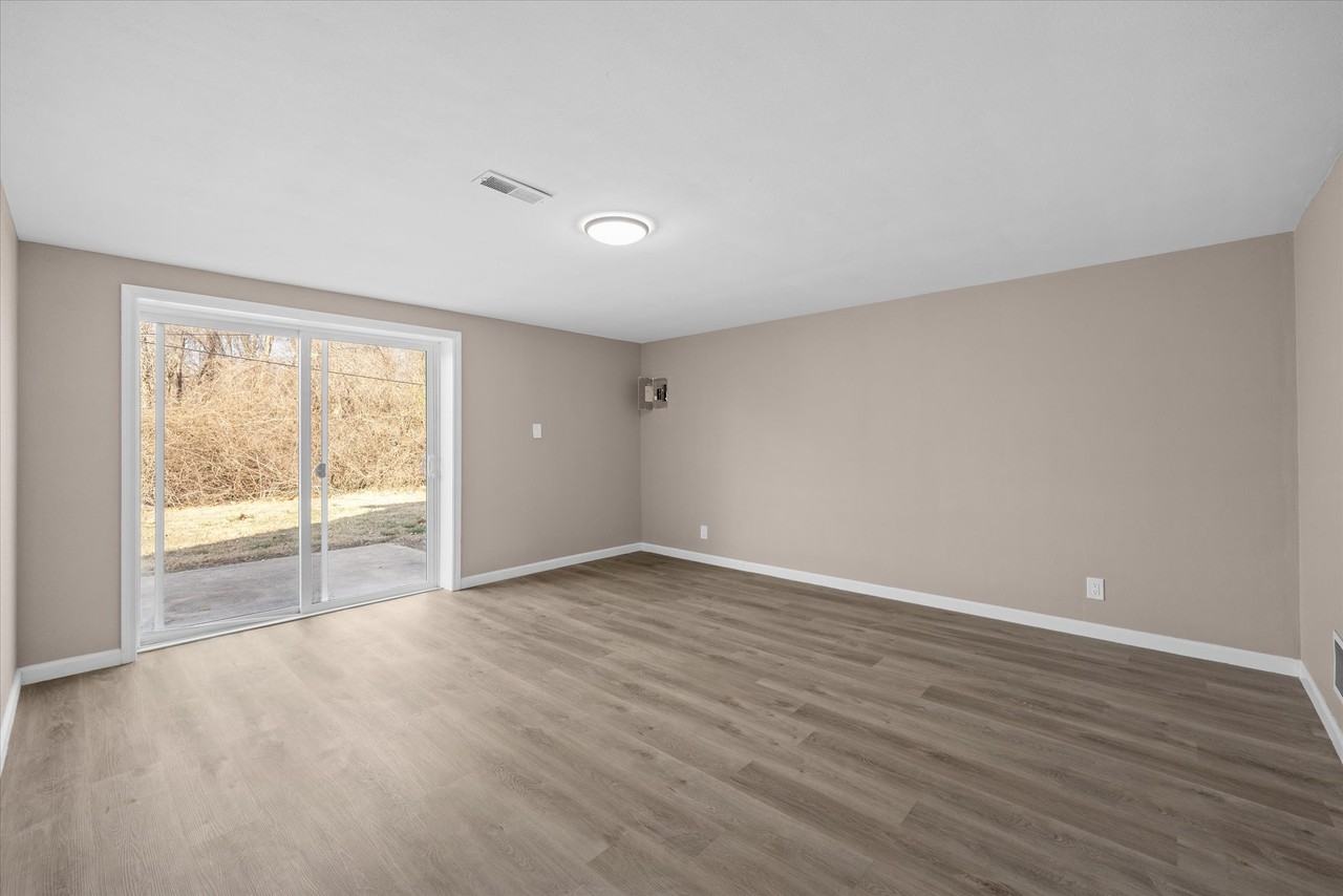 19 Manor Dr #1 - Photo 6 of 8