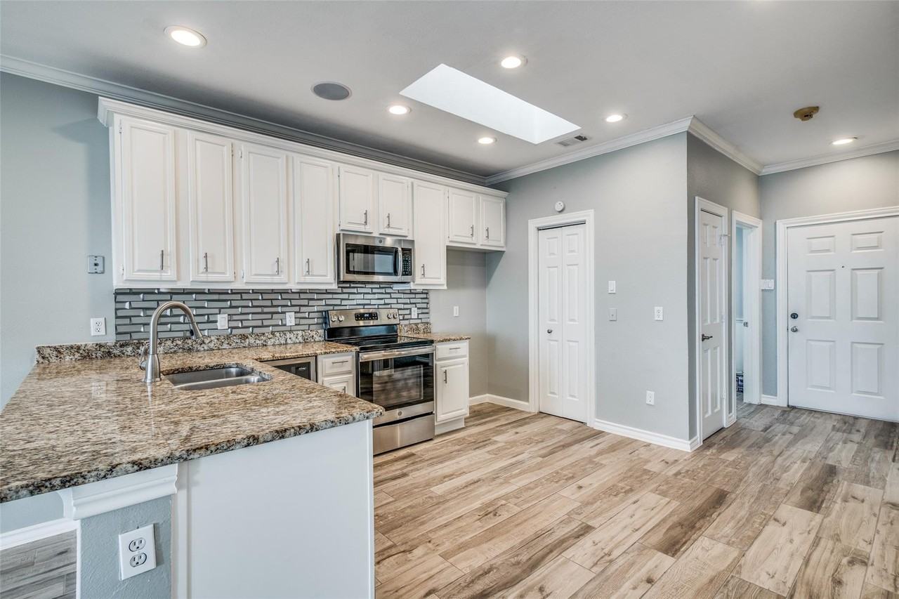 458 Yacht Club Dr #C - Photo 2 of 10