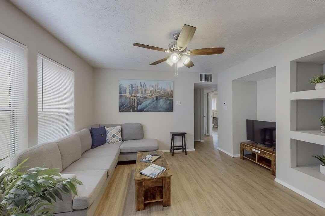 1406 Pennsylvania St Ne #4 - Photo 2 of 16