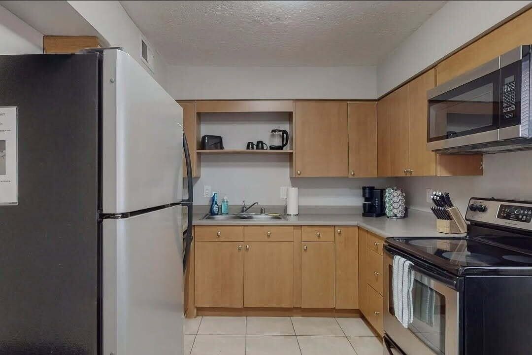 1406 Pennsylvania St Ne #4 - Photo 6 of 16