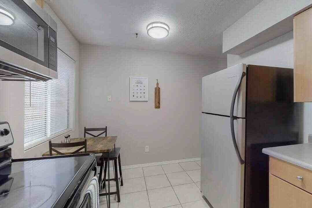 1406 Pennsylvania St Ne #4 - Photo 7 of 16