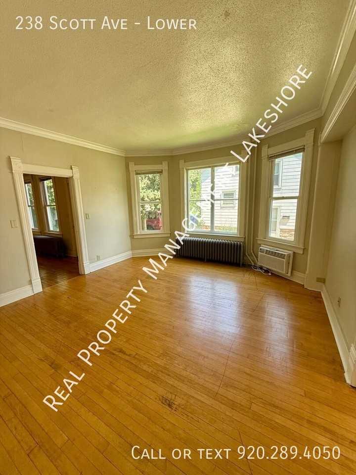 238 Scott Ave - Photo 4 of 15