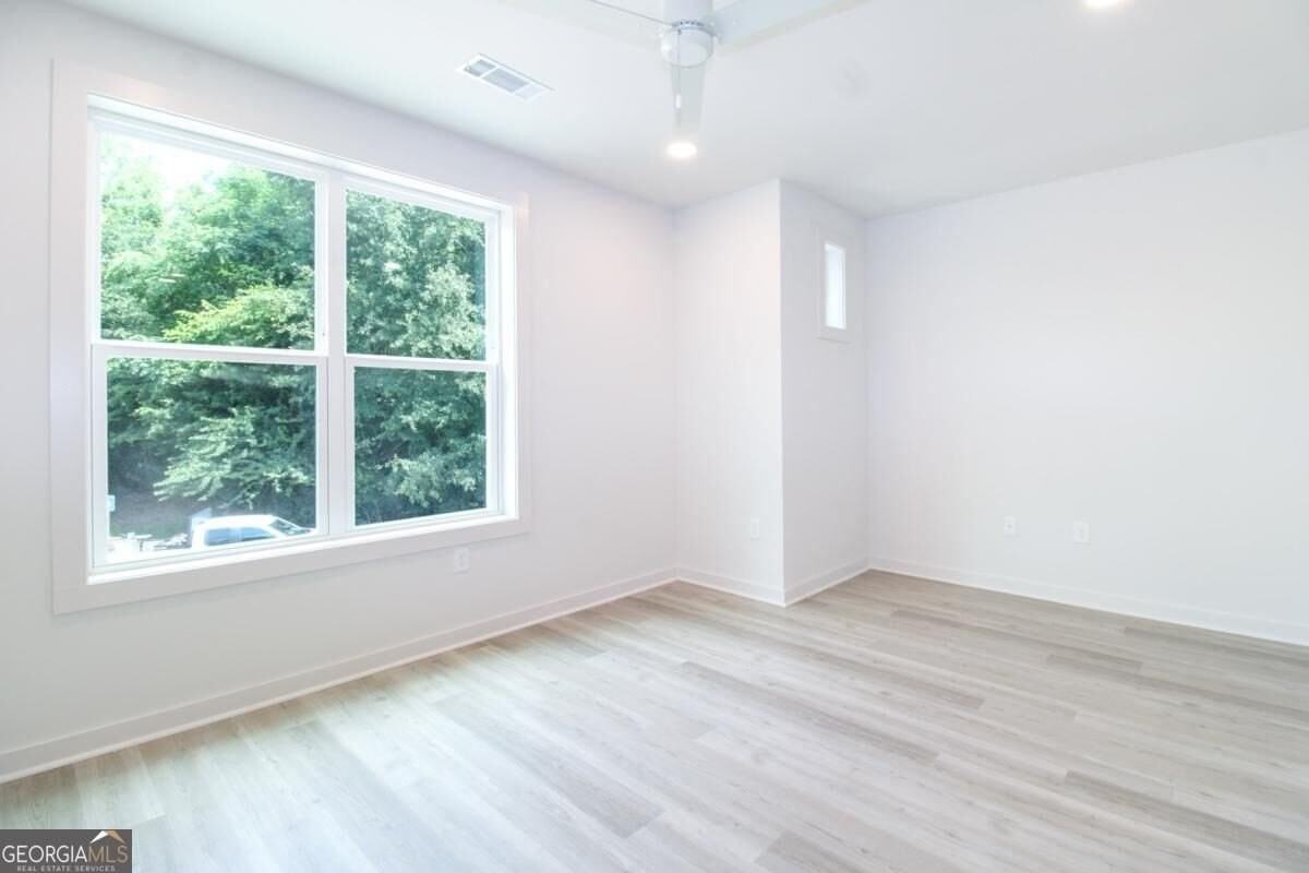 240 Martha Dr #140 - Photo 6 of 13