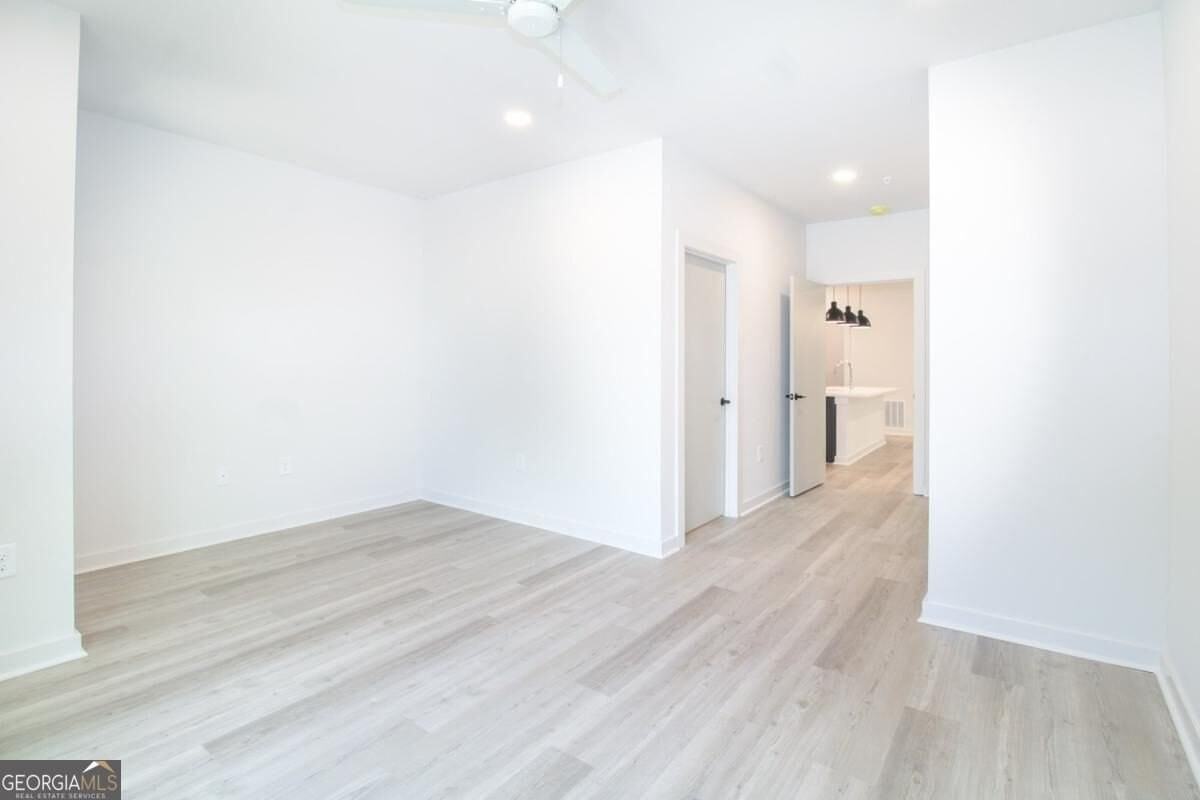 240 Martha Dr #140 - Photo 7 of 13
