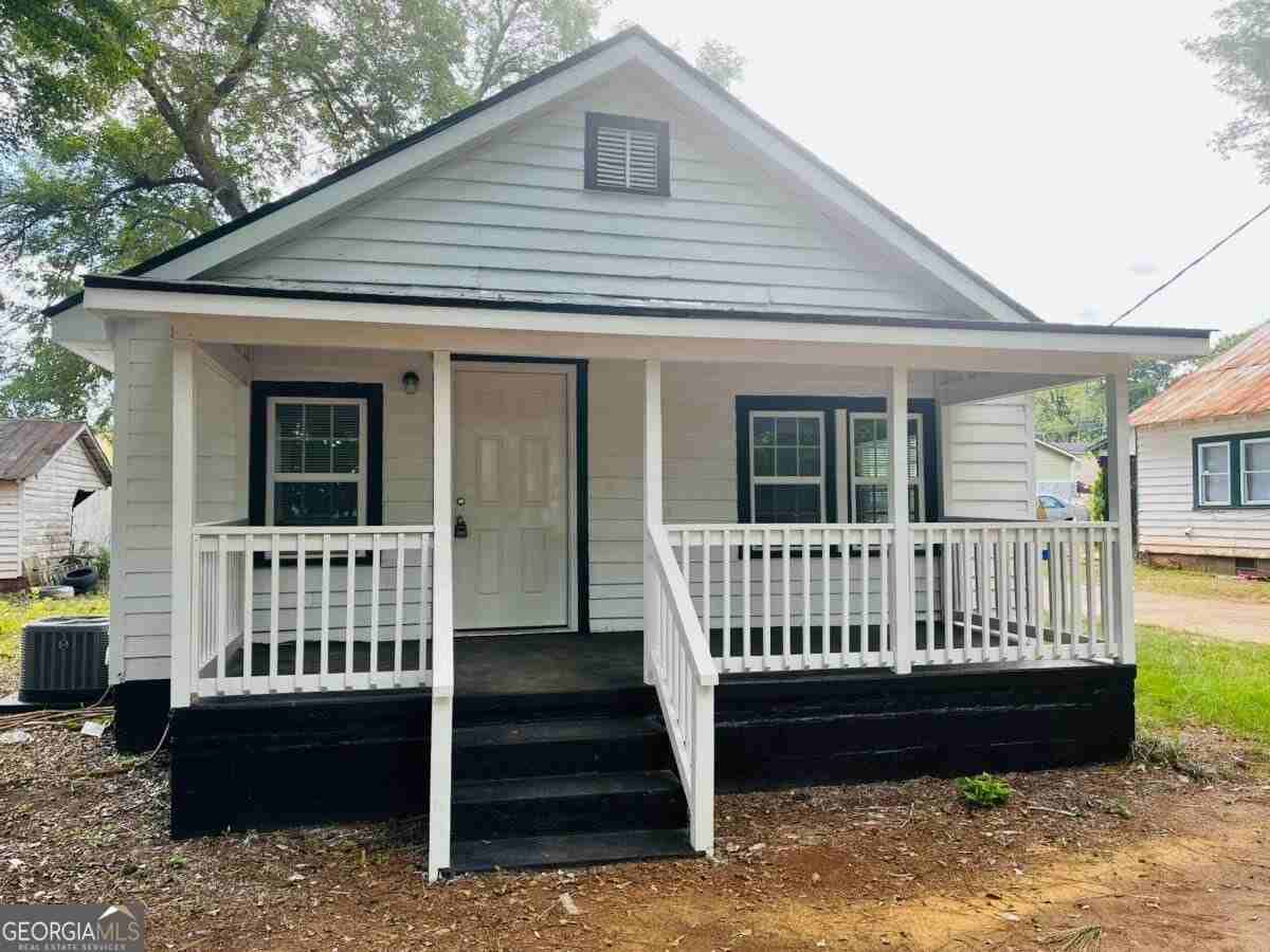 204 Colonial St