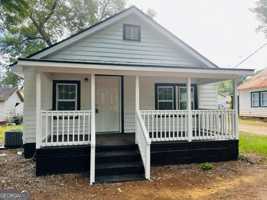 featured image of 204 Colonial St