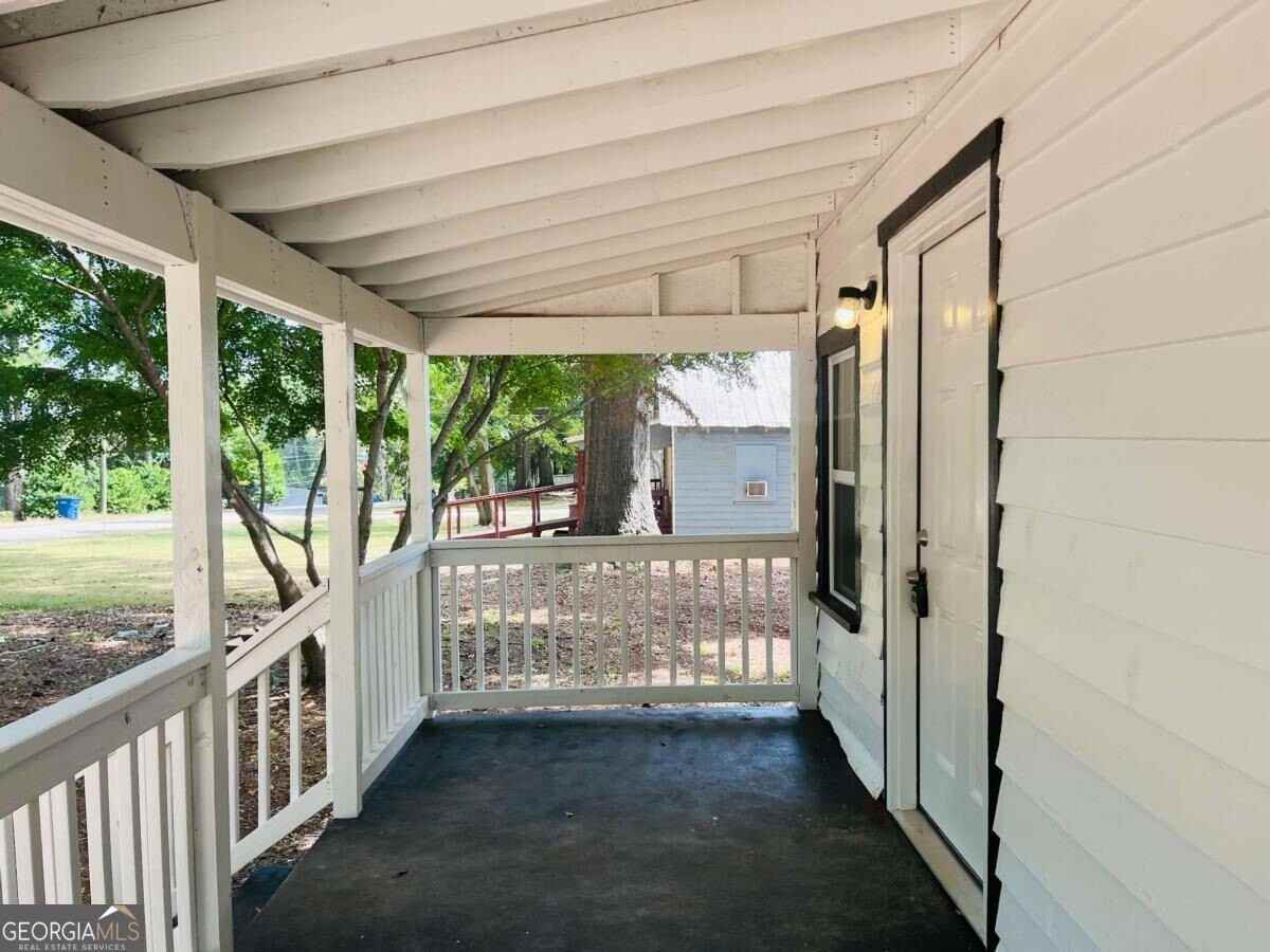 204 Colonial St - Photo 4 of 26