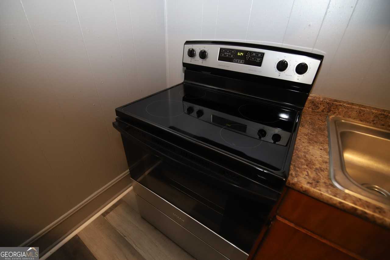 902 Juniper St - Photo 6 of 11