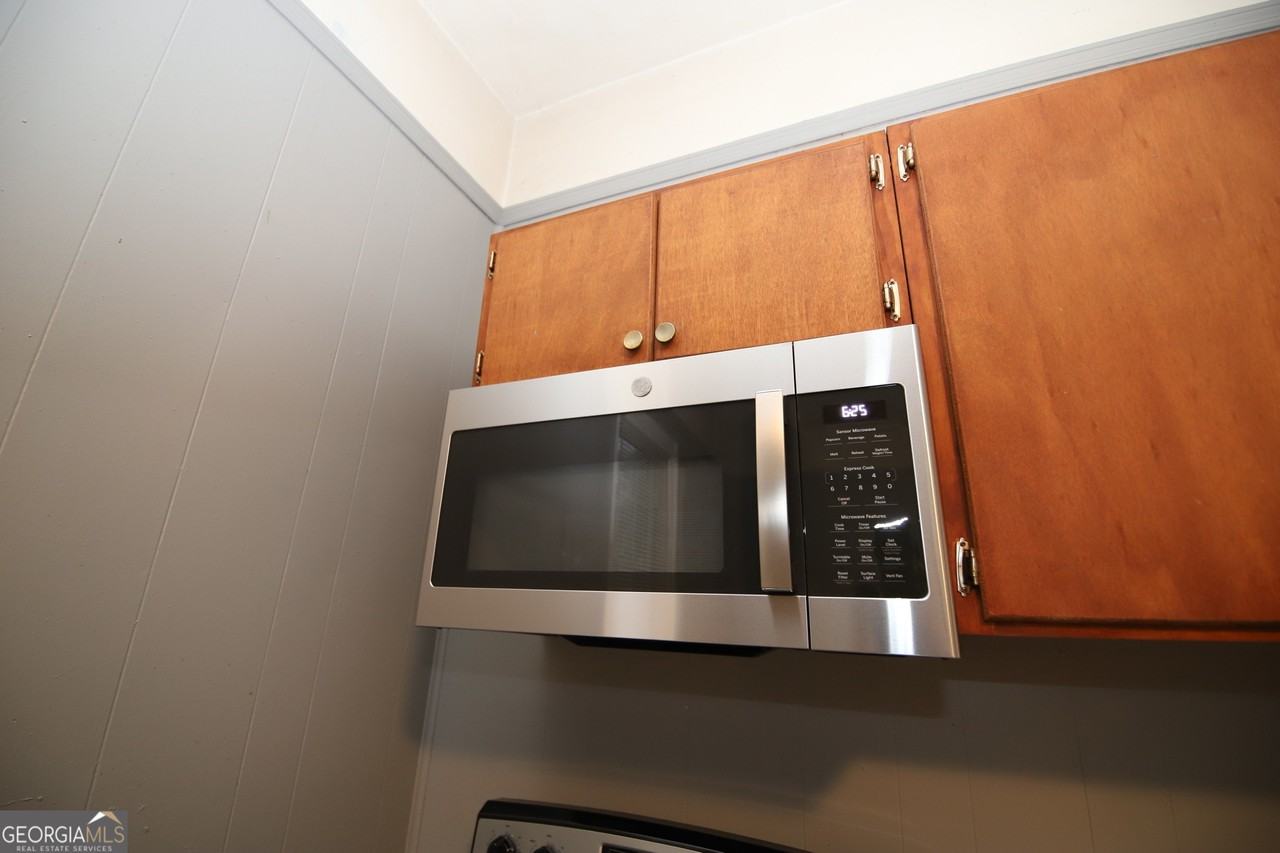 902 Juniper St - Photo 7 of 11