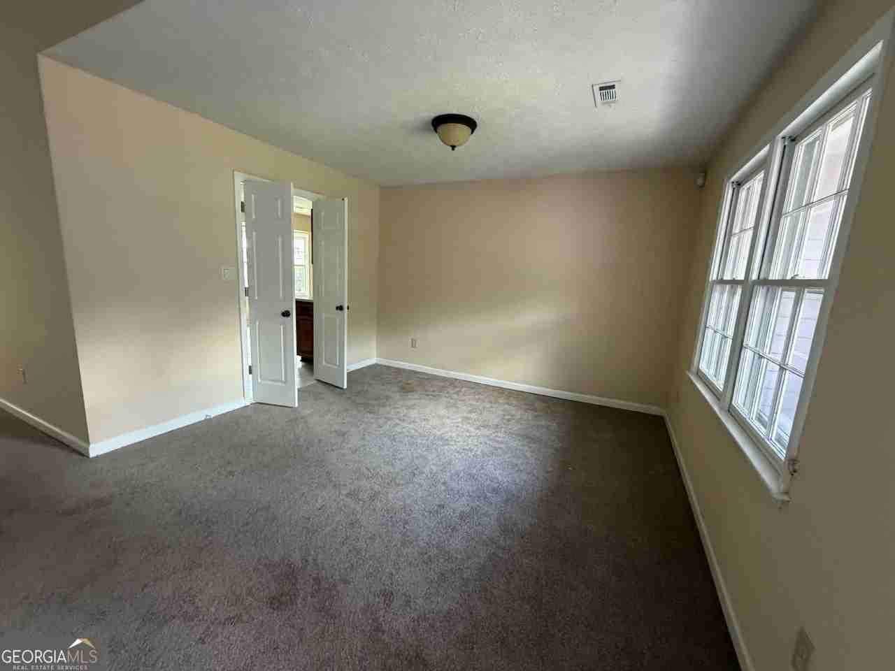 7021 Whitfield Dr - Photo 3 of 16