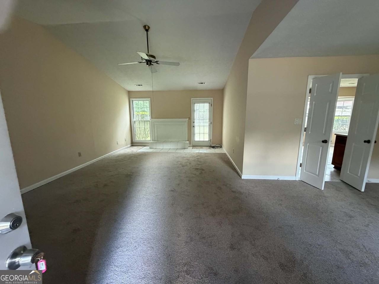 7021 Whitfield Dr - Photo 4 of 16
