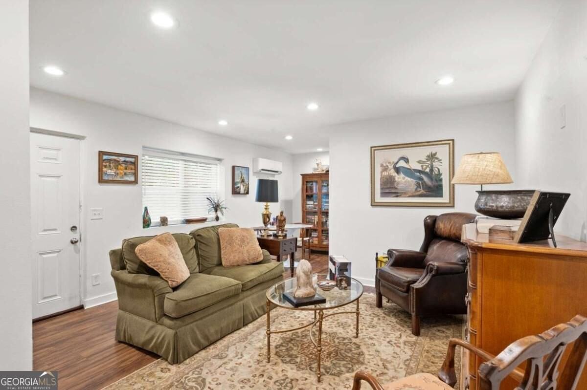 880 Saint Charles Ave Ne #9 - Photo 5 of 16