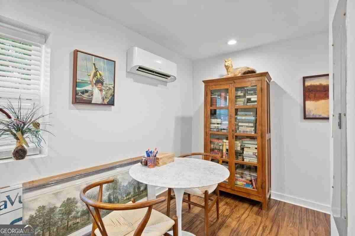 880 Saint Charles Ave Ne #9 - Photo 7 of 16