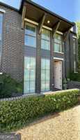featured image of 150 Glasgow Ln