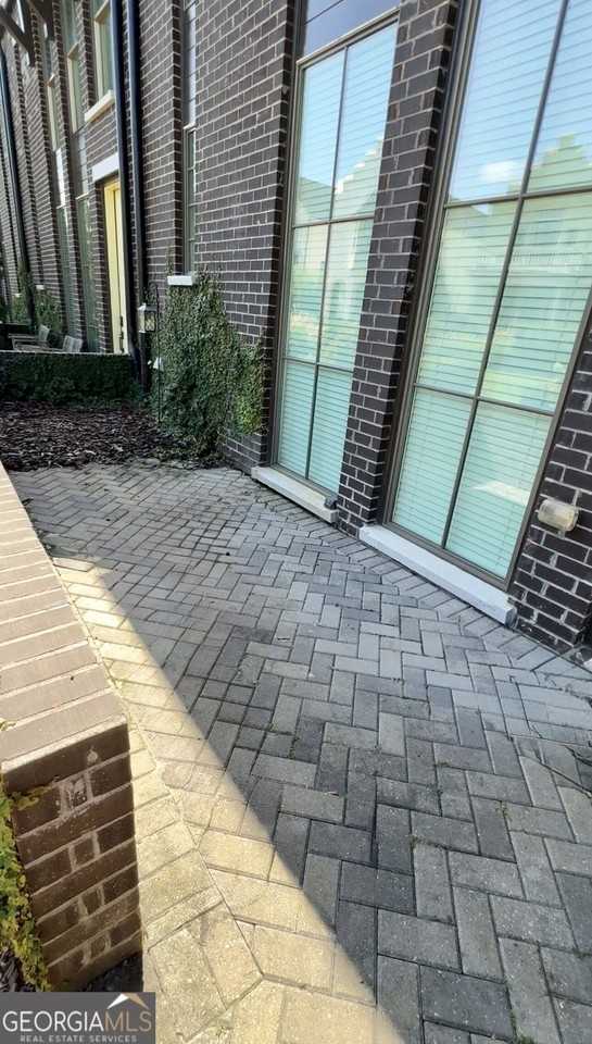150 Glasgow Ln - Photo 2 of 23