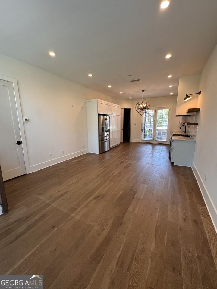 150 Glasgow Ln - Photo 3 of 23