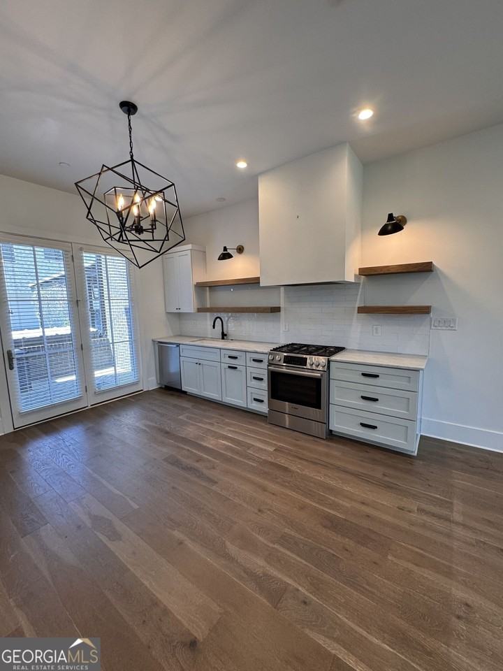 150 Glasgow Ln - Photo 4 of 23