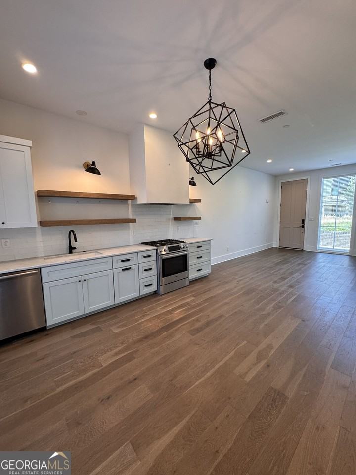 150 Glasgow Ln - Photo 6 of 23