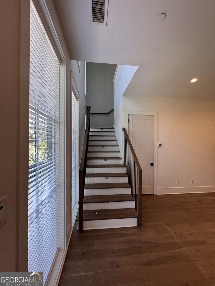 150 Glasgow Ln - Photo 7 of 23