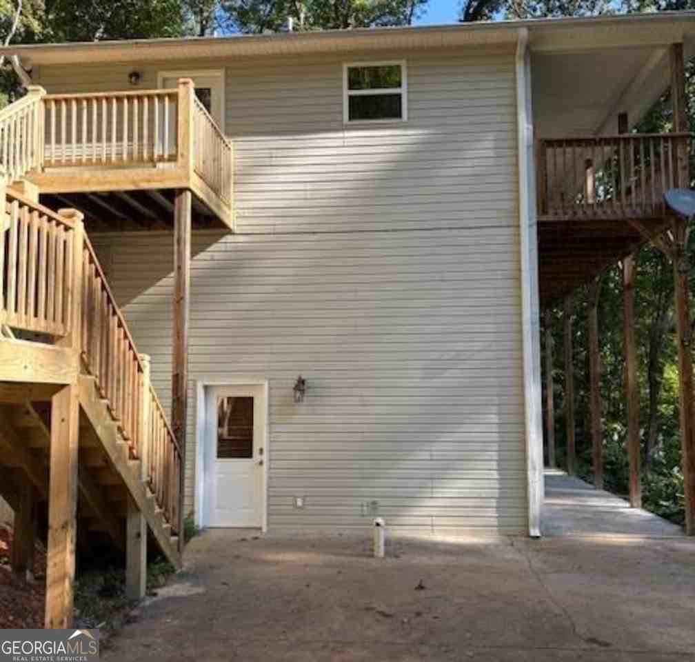 104 Travelers Ln