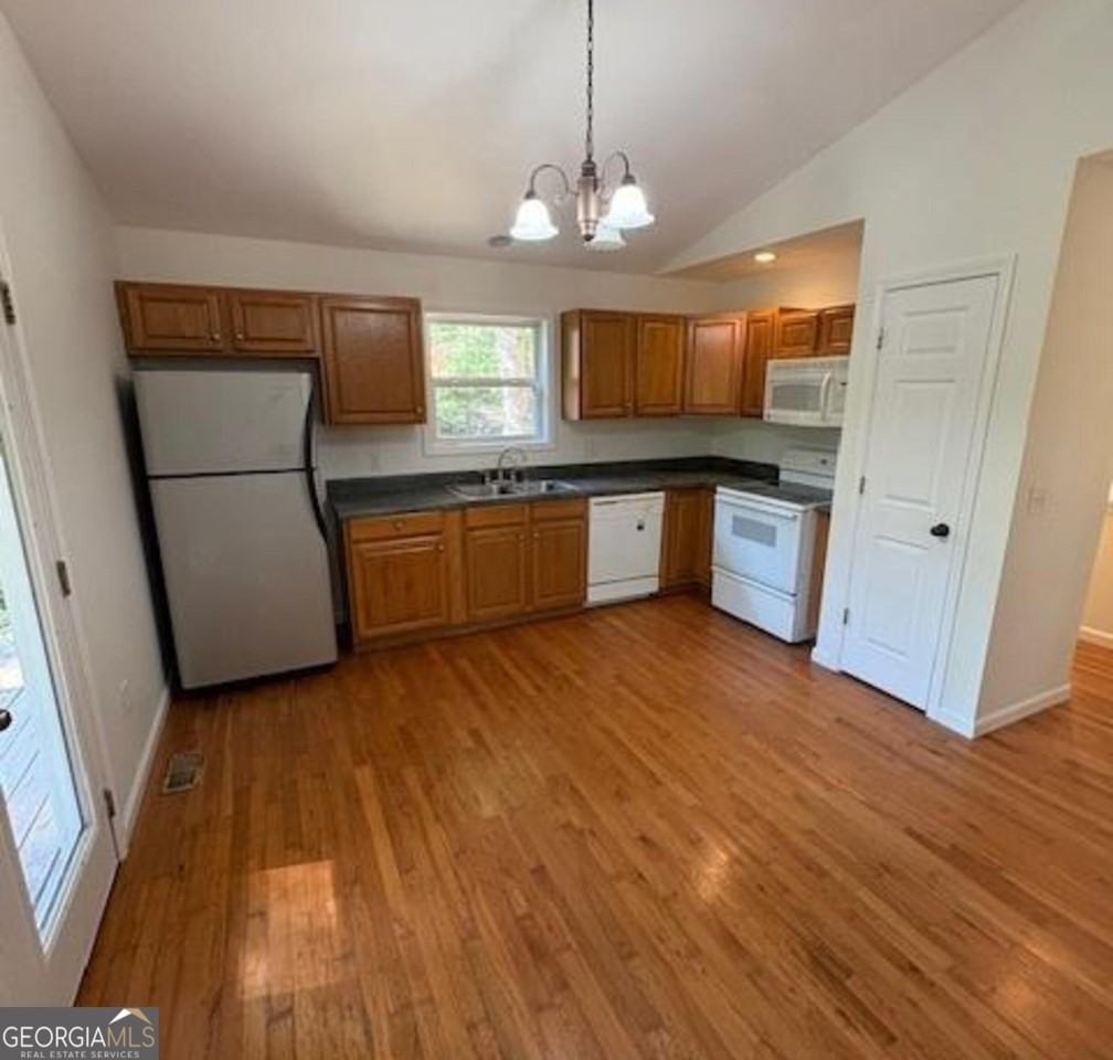 104 Travelers Ln - Photo 2 of 13
