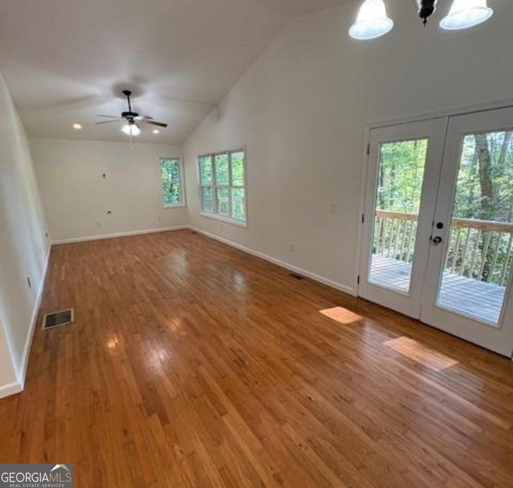 104 Travelers Ln - Photo 3 of 13