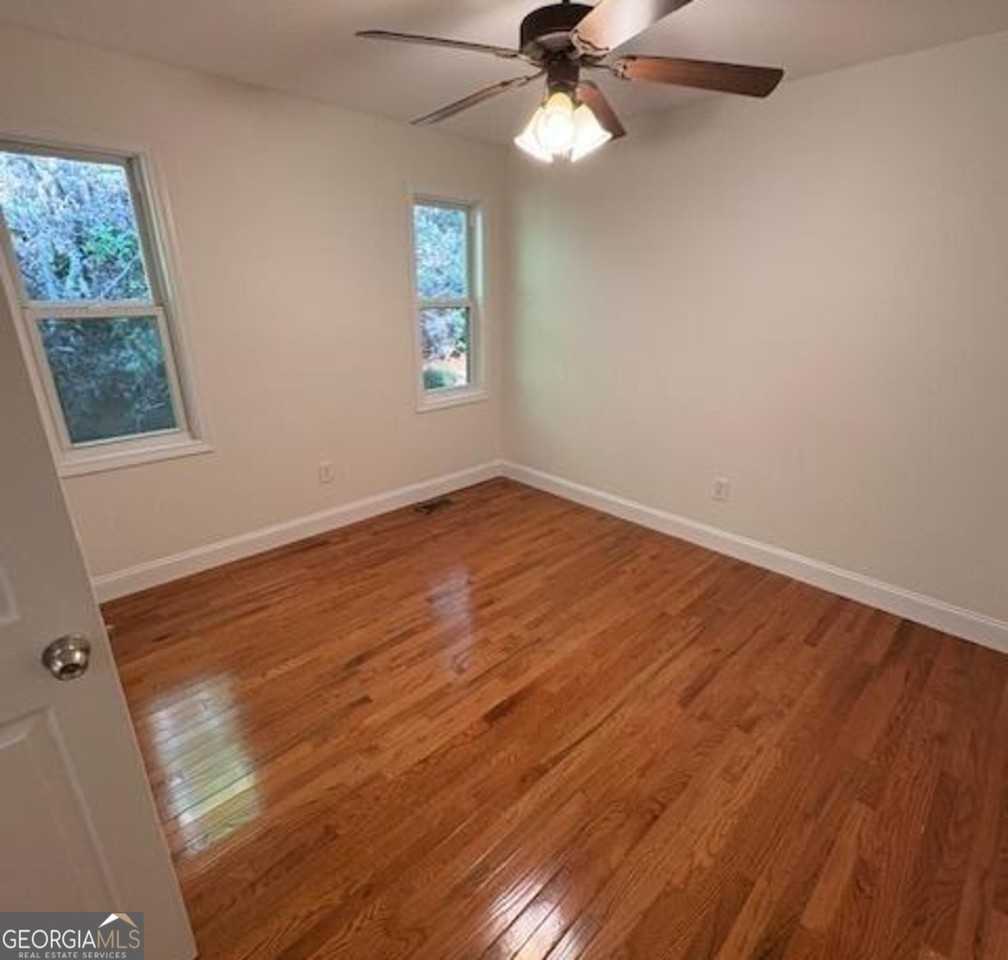 104 Travelers Ln - Photo 4 of 13