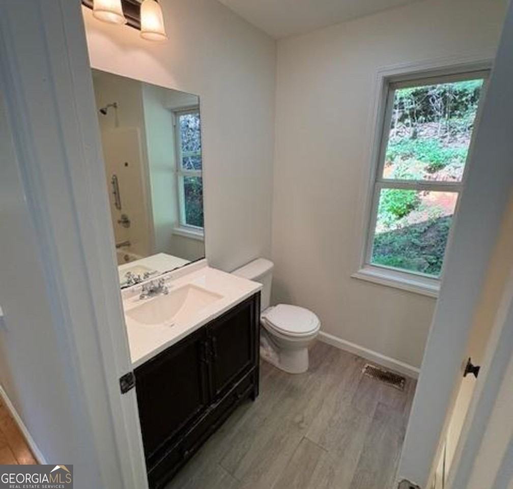 104 Travelers Ln - Photo 5 of 13
