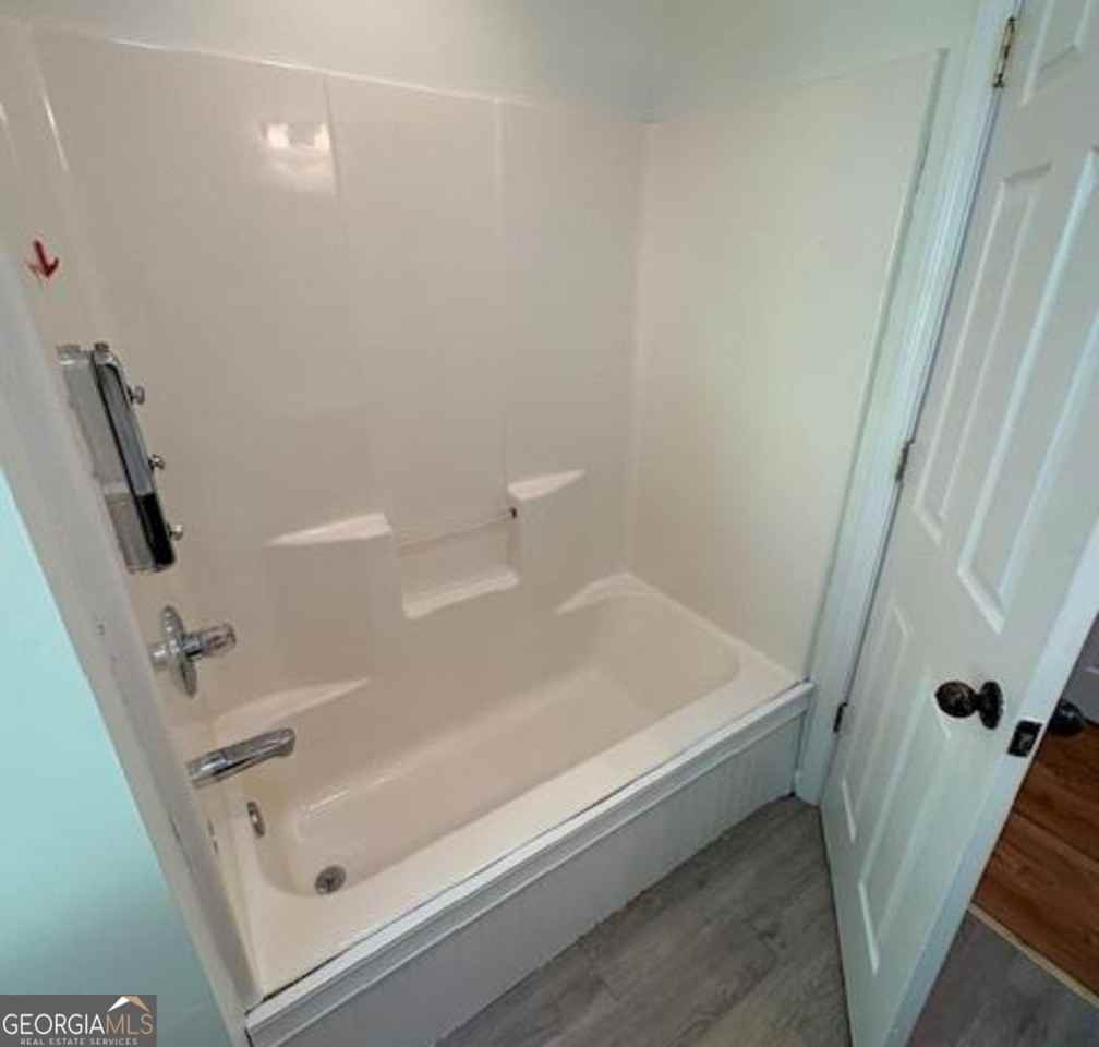 104 Travelers Ln - Photo 6 of 13