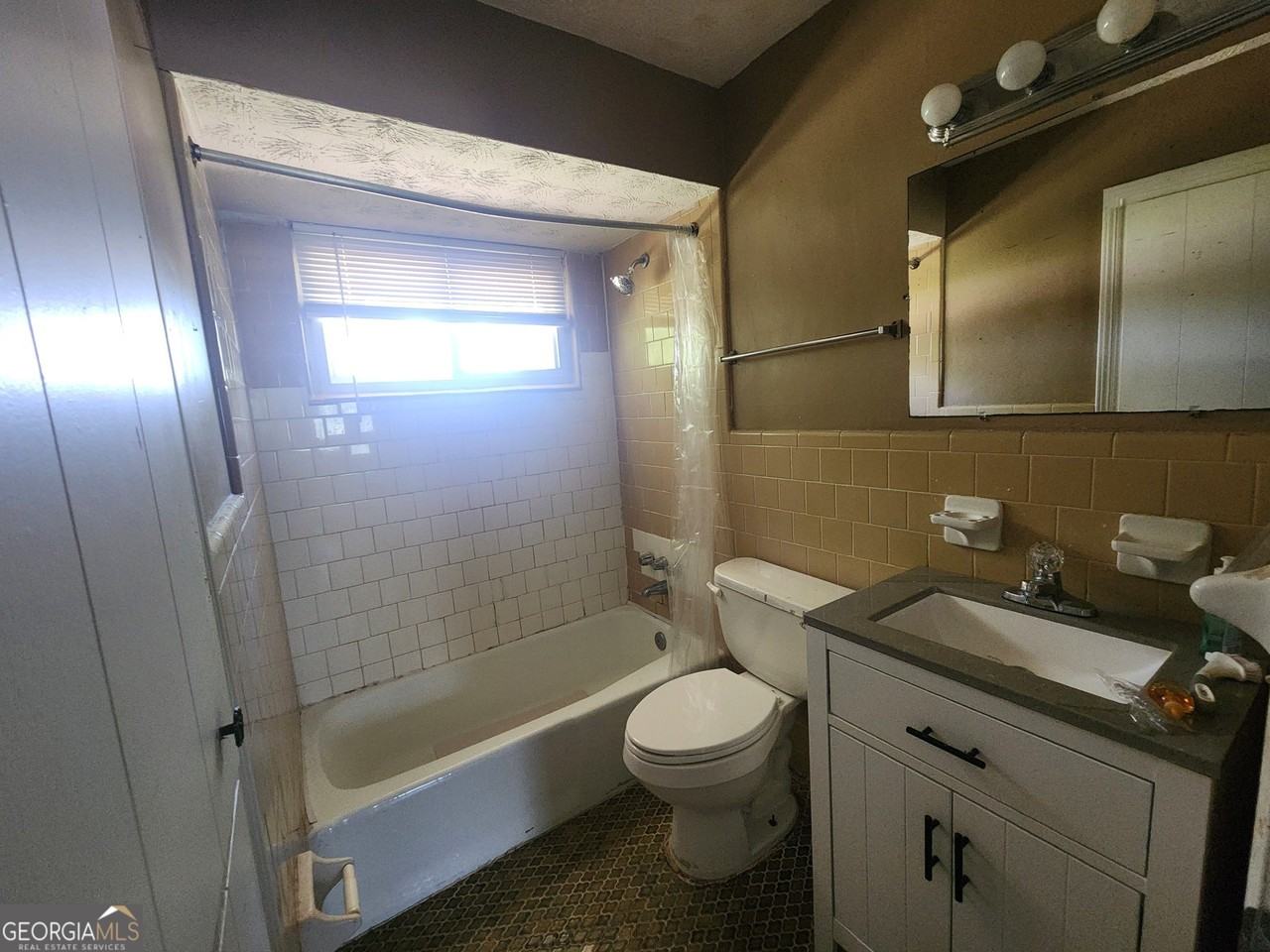 3245 Doyle Ave - Photo 2 of 12