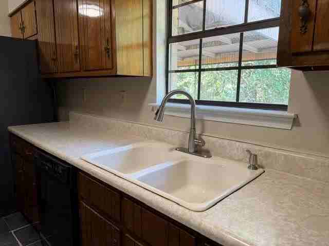 9001 Mead Ct - Photo 4 of 19