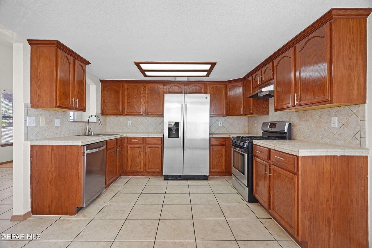 12705 Tierra Flores Dr - Photo 3 of 41