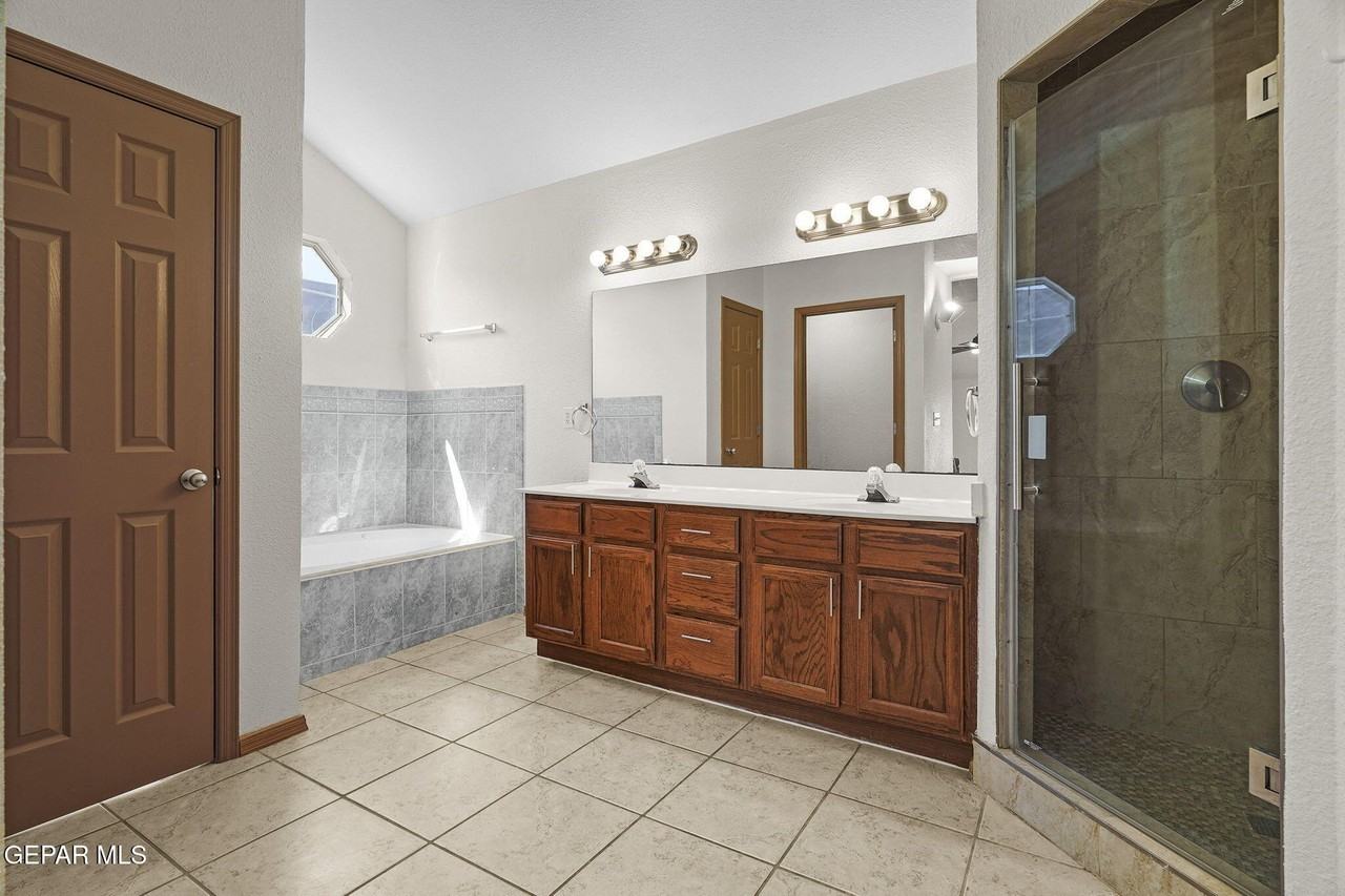 12705 Tierra Flores Dr - Photo 4 of 41
