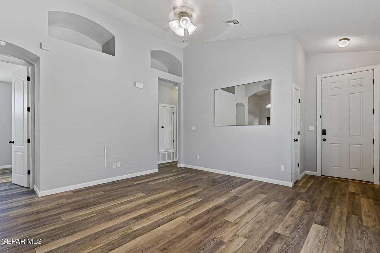 7213 Copper Trail Ave - Photo 4 of 50