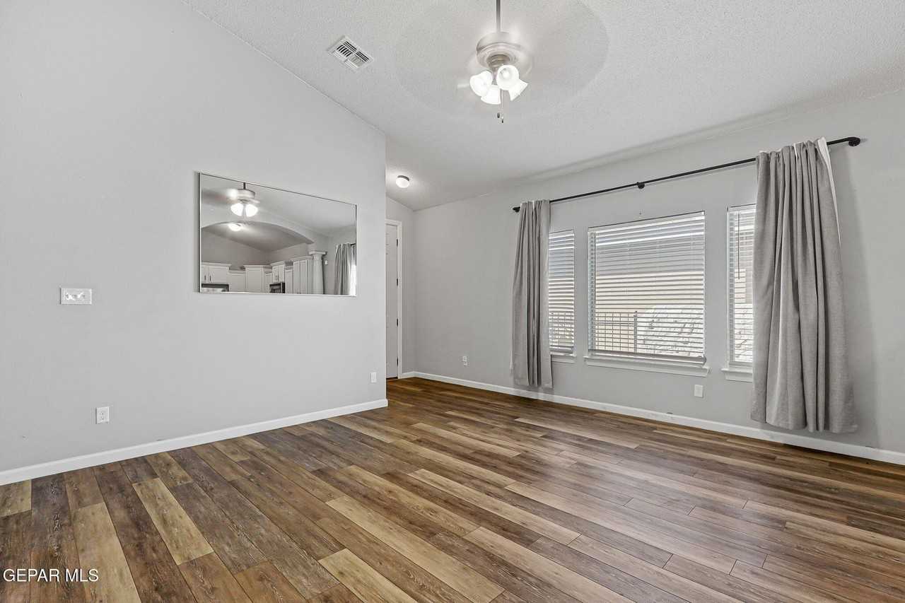 7213 Copper Trail Ave - Photo 5 of 50