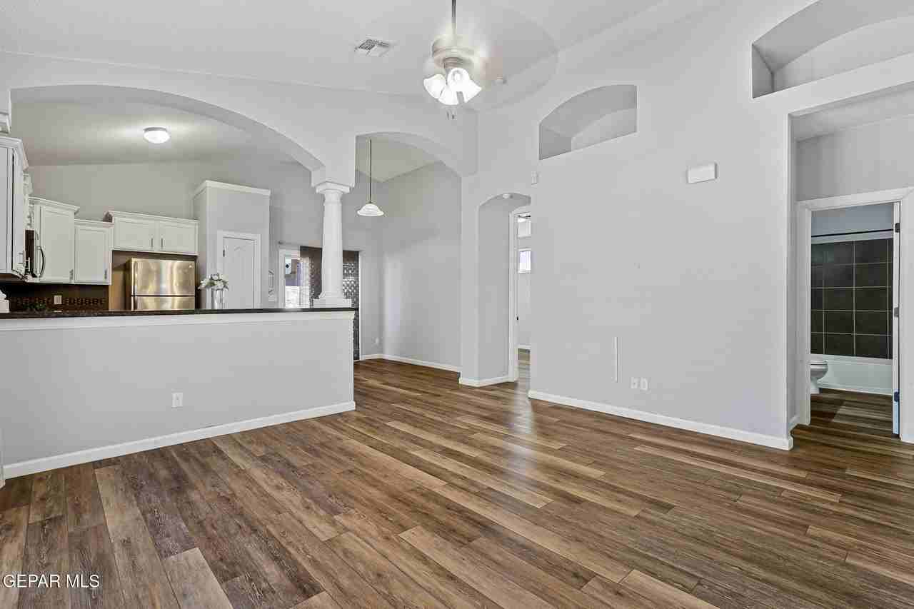 7213 Copper Trail Ave - Photo 7 of 50