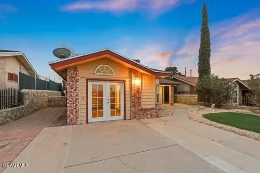 12052 Bellows Ct - Photo 2 of 31
