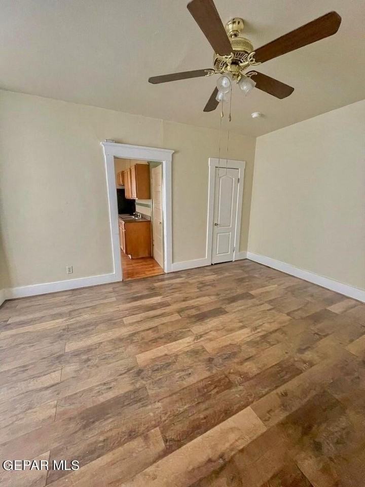 2526 E Yandell Dr #2 - Photo 4 of 17
