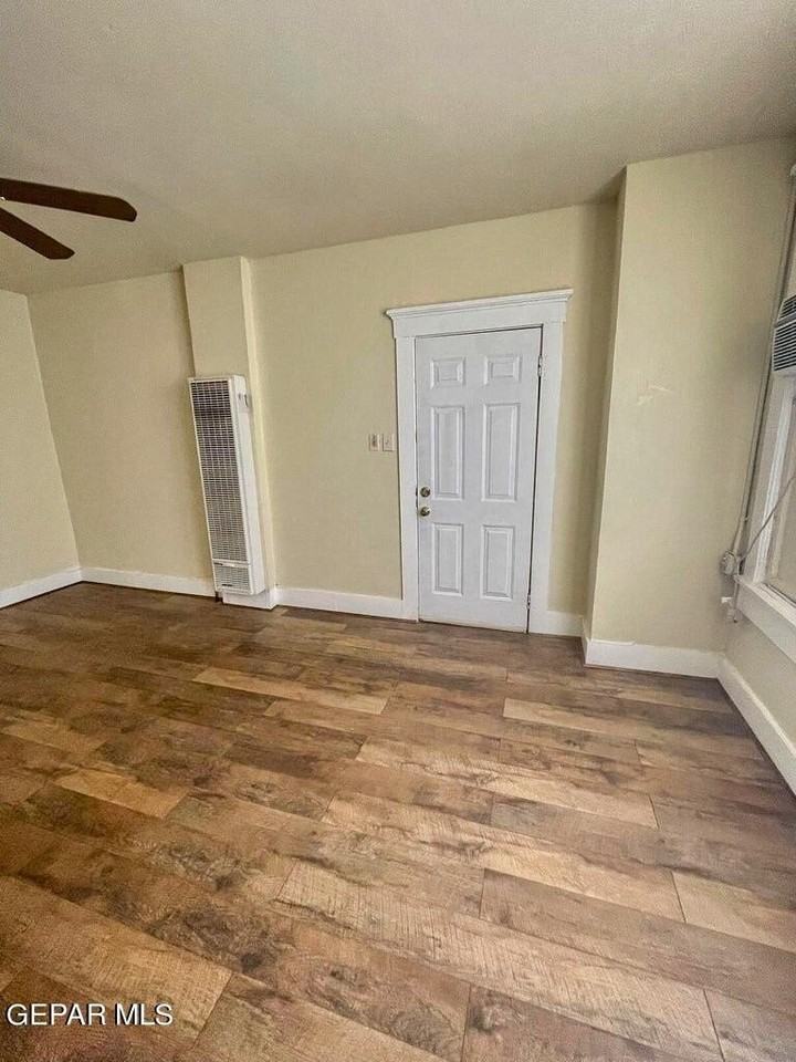 2526 E Yandell Dr #2 - Photo 6 of 17