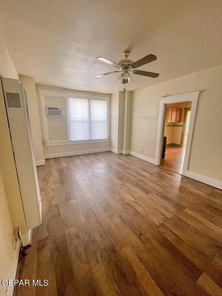 2526 E Yandell Dr #2 - Photo 7 of 17