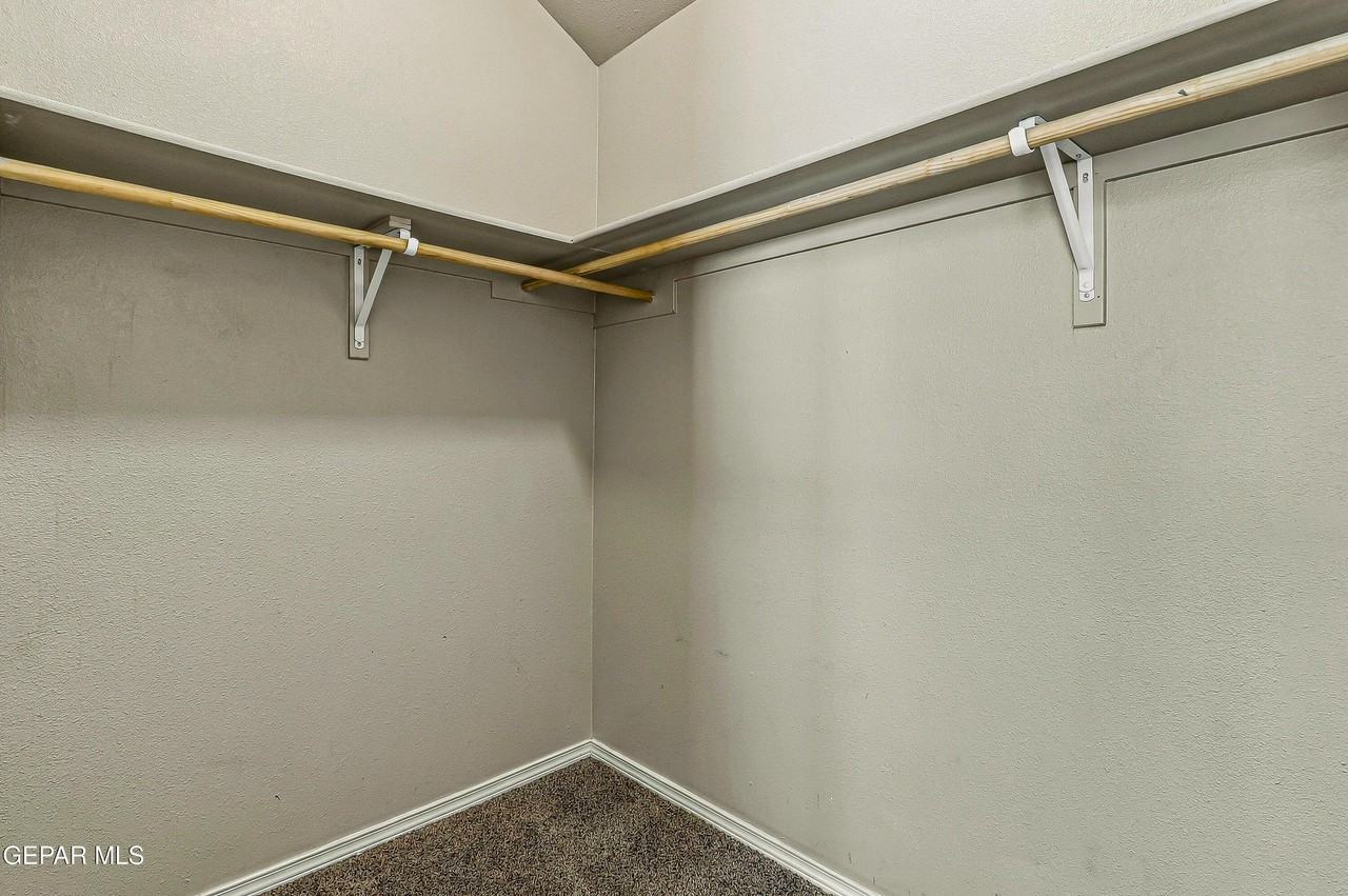 13805 Garforth Ave - Photo 4 of 34