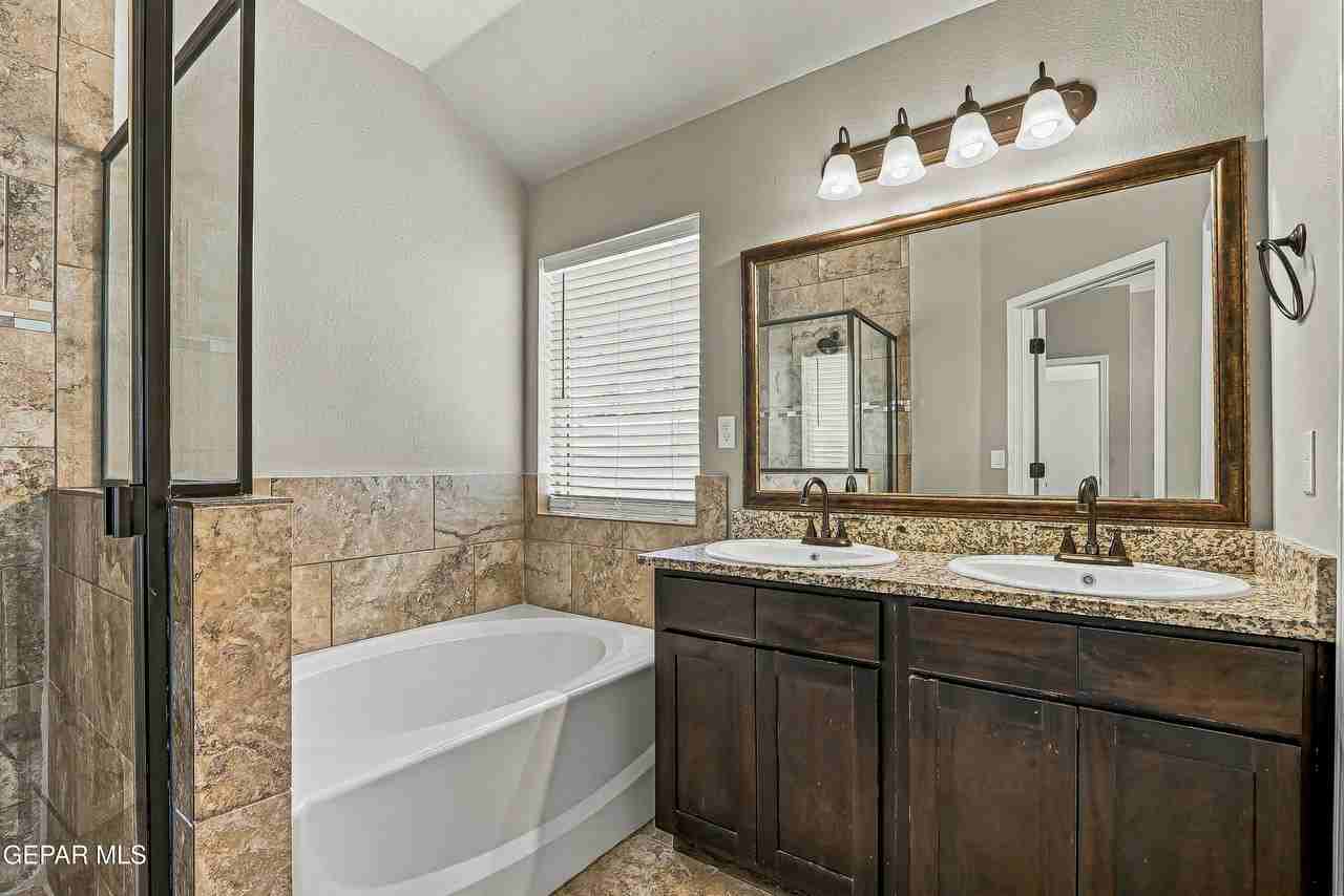 13805 Garforth Ave - Photo 7 of 34