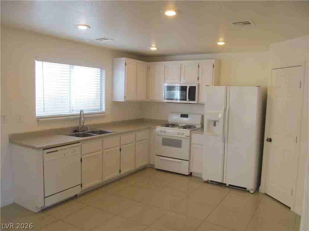 8819 Peace Treaty Ave - Photo 4 of 29
