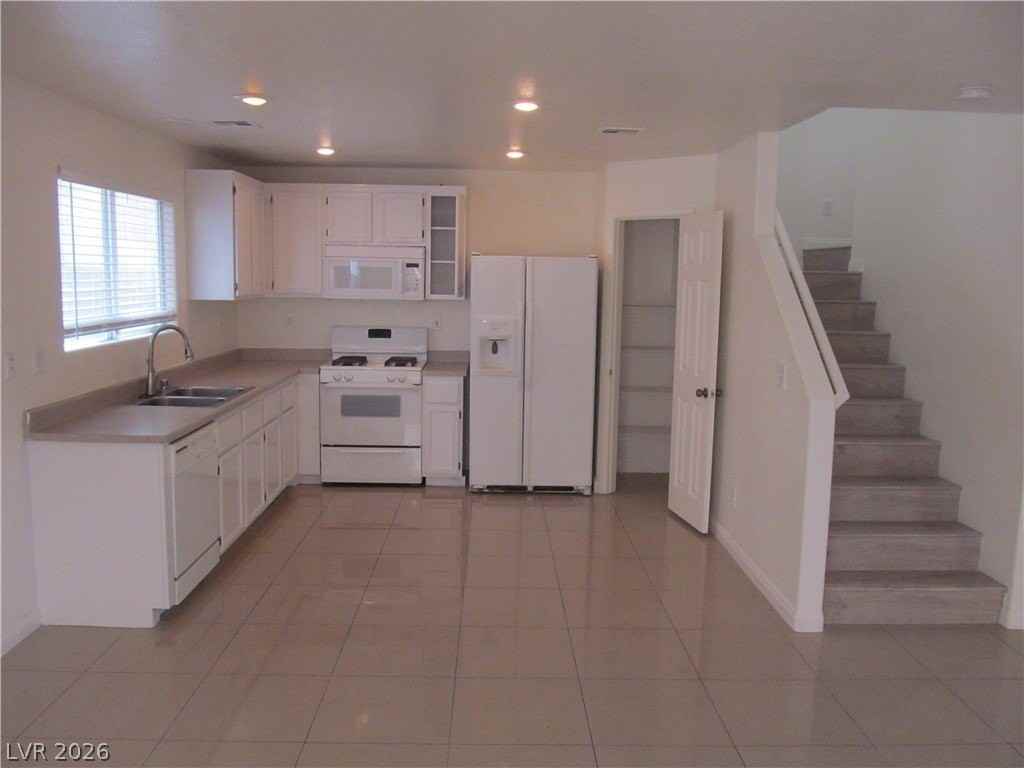 8819 Peace Treaty Ave - Photo 5 of 29