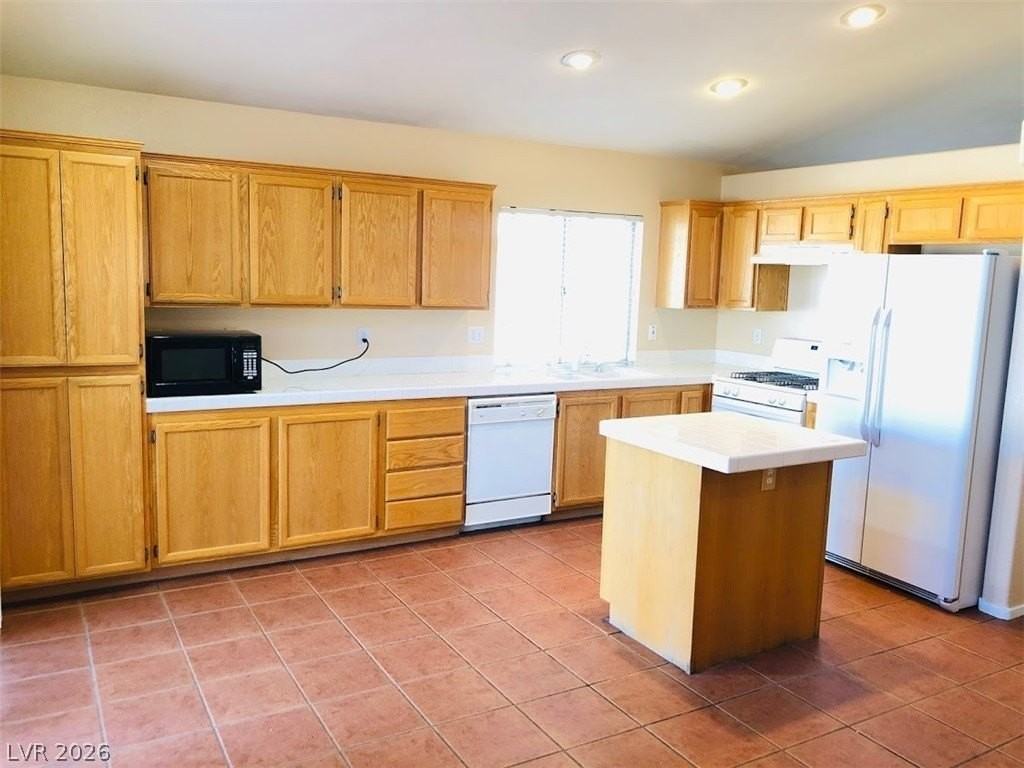 4836 Minturn Ave - Photo 5 of 23