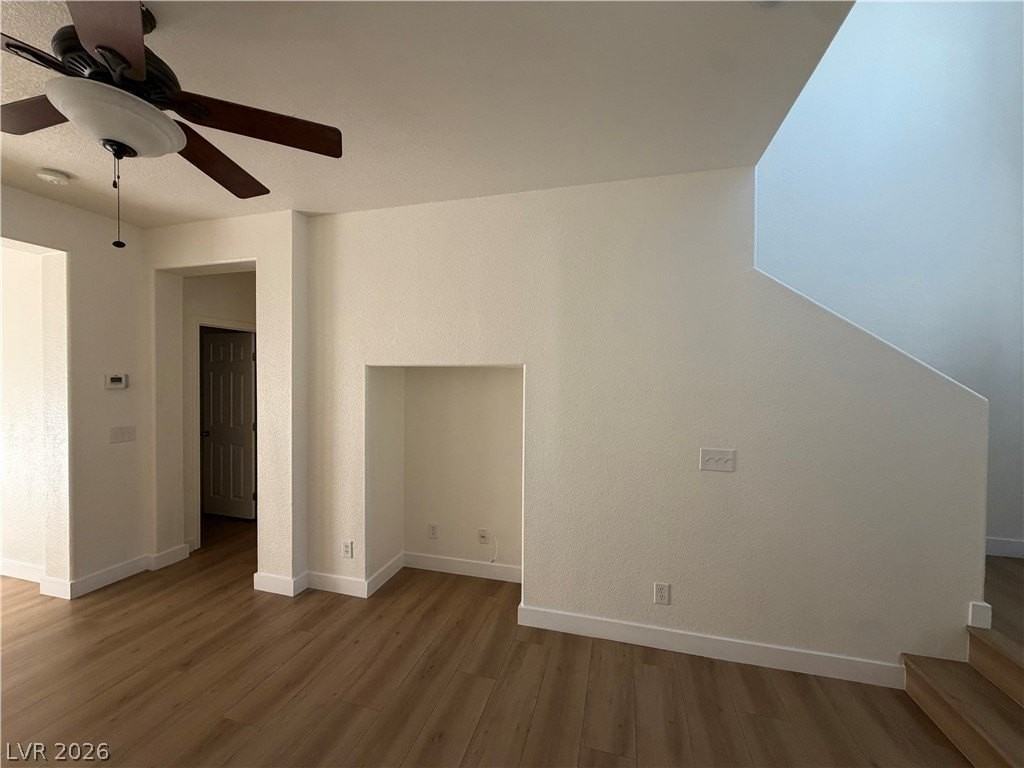 8130 Amy Springs St - Photo 4 of 36