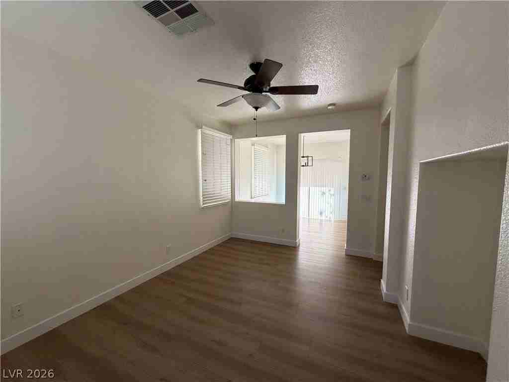 8130 Amy Springs St - Photo 5 of 36
