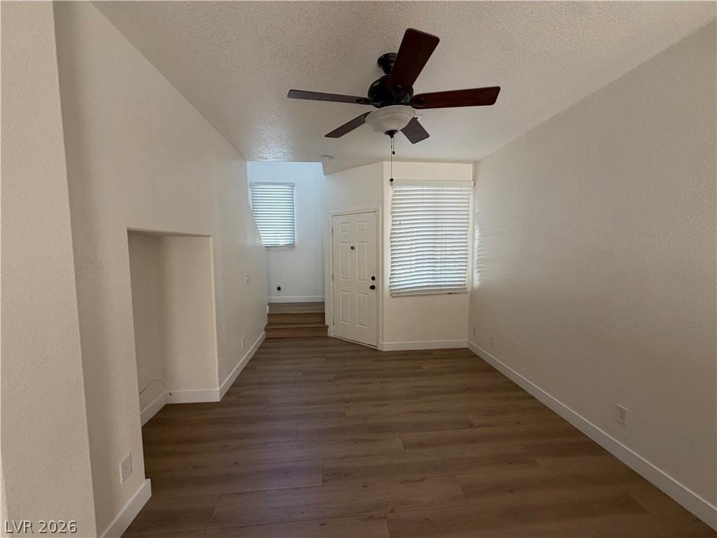 8130 Amy Springs St - Photo 7 of 36