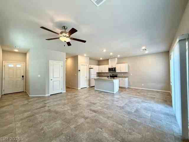7606 Red Plumeria Ave - Photo 3 of 24