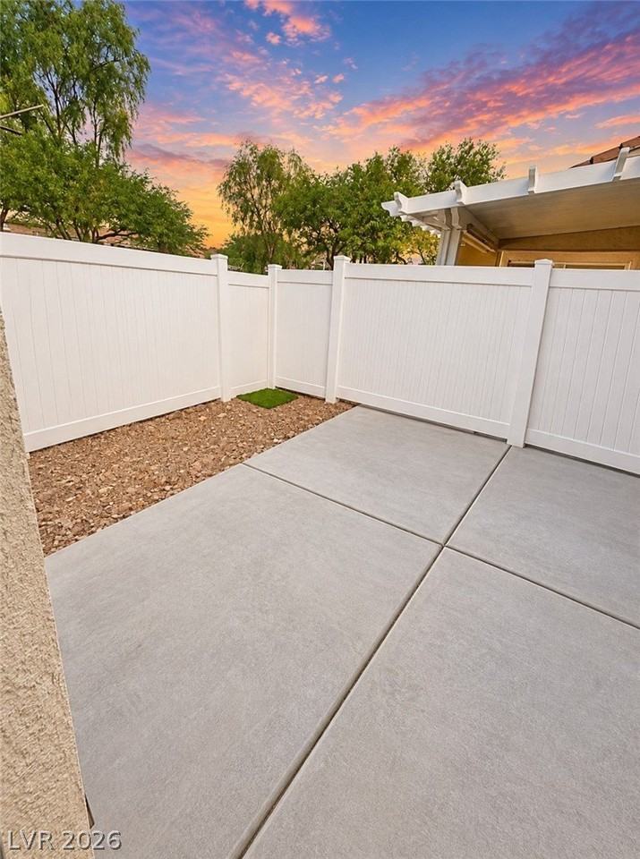 5426 Golden Barrel Ave - Photo 2 of 2
